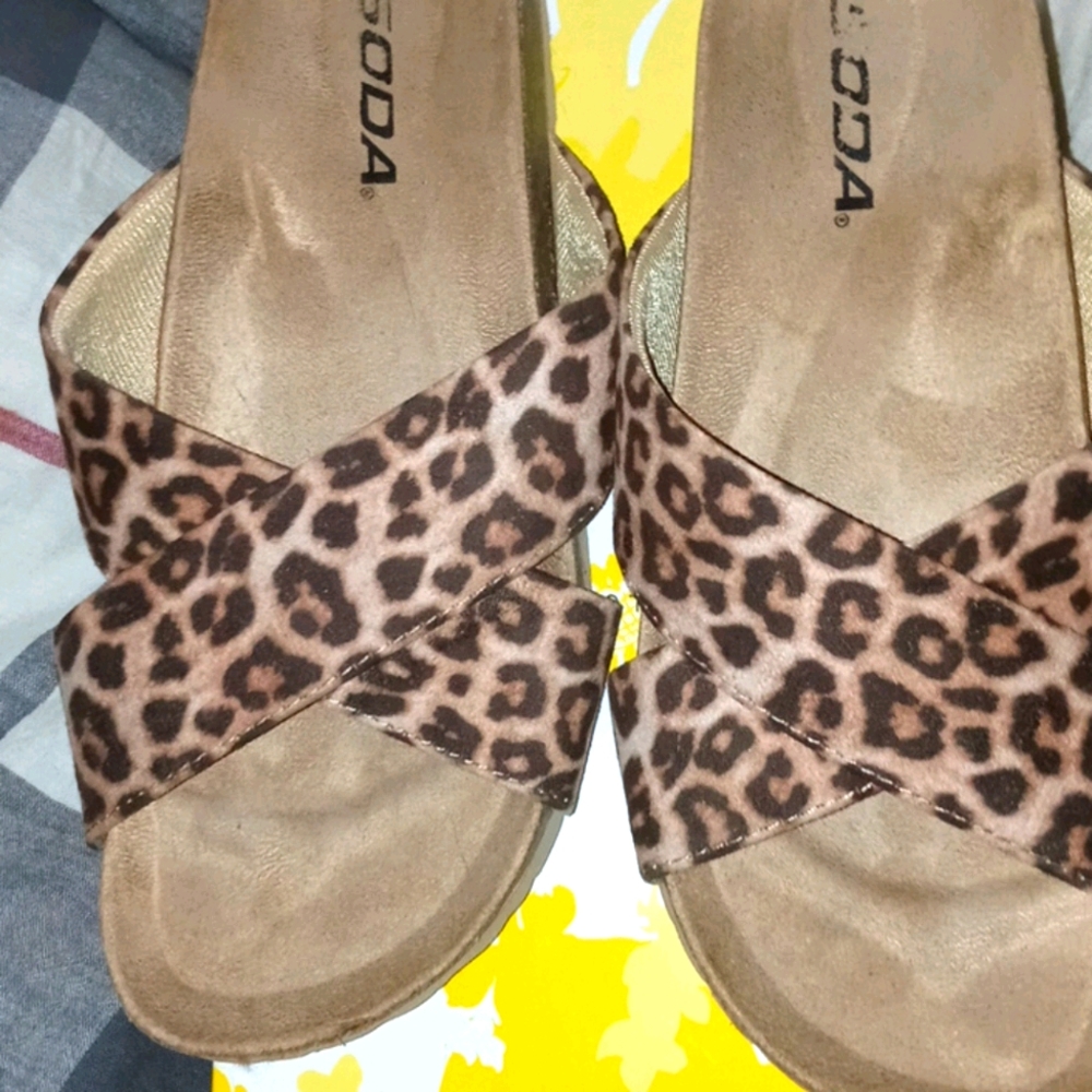 Women's size 7 1/2 Soda leopard sandals